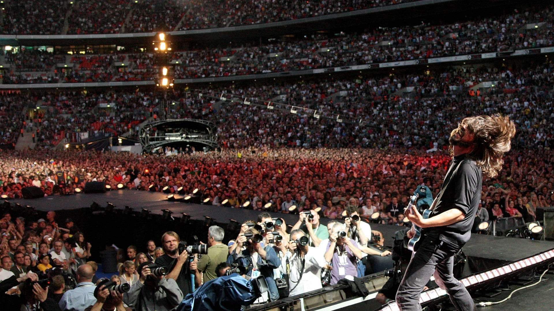 Backdrop for Foo Fighters: Live At Wembley Stadium