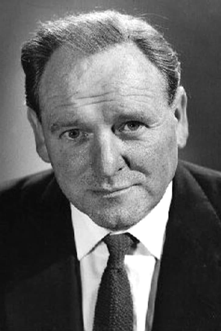 Bernard Lee