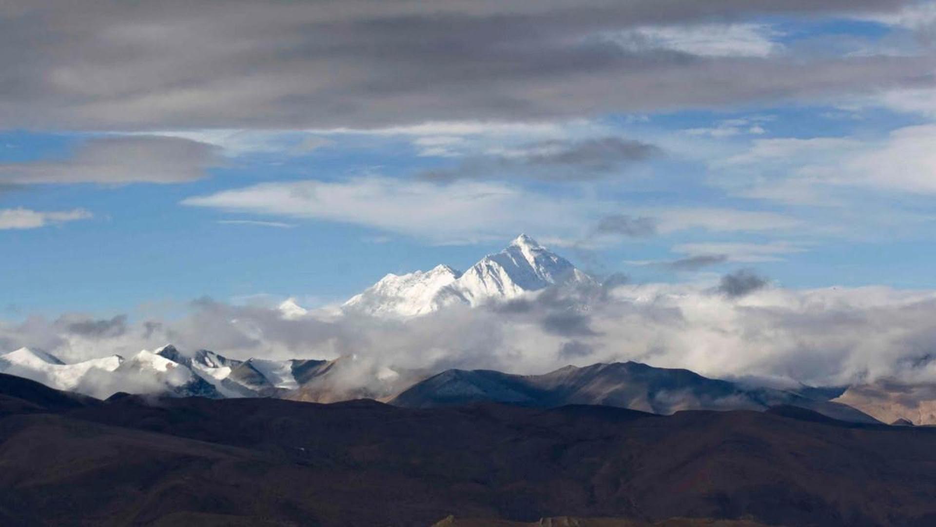 Backdrop for Into Thin Air: Death on Everest