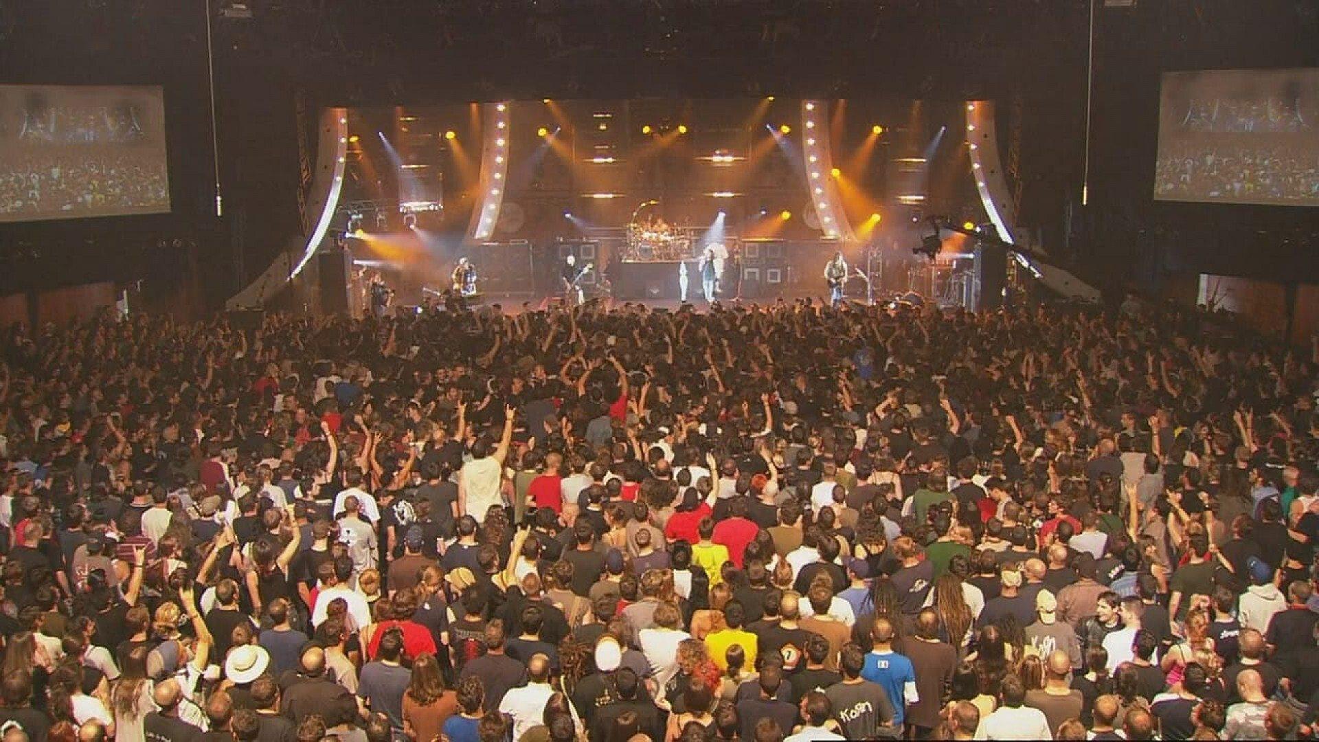 Backdrop for Korn: Live At Montreux 2004