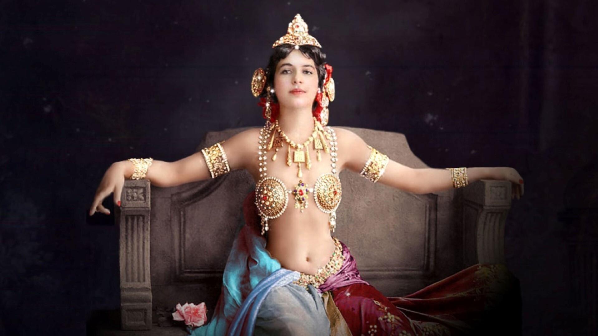 Backdrop for Mata Hari: The Naked Spy